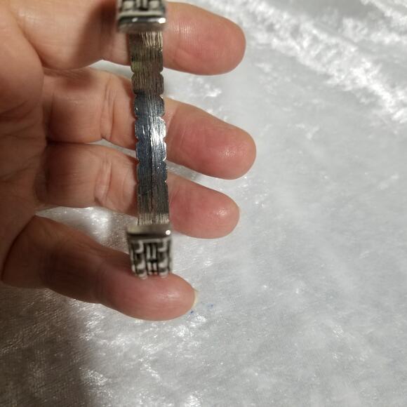 Paparazzi cuff bracelet silver tone 2 6/8" 1.1625 - Picture 7 of 8